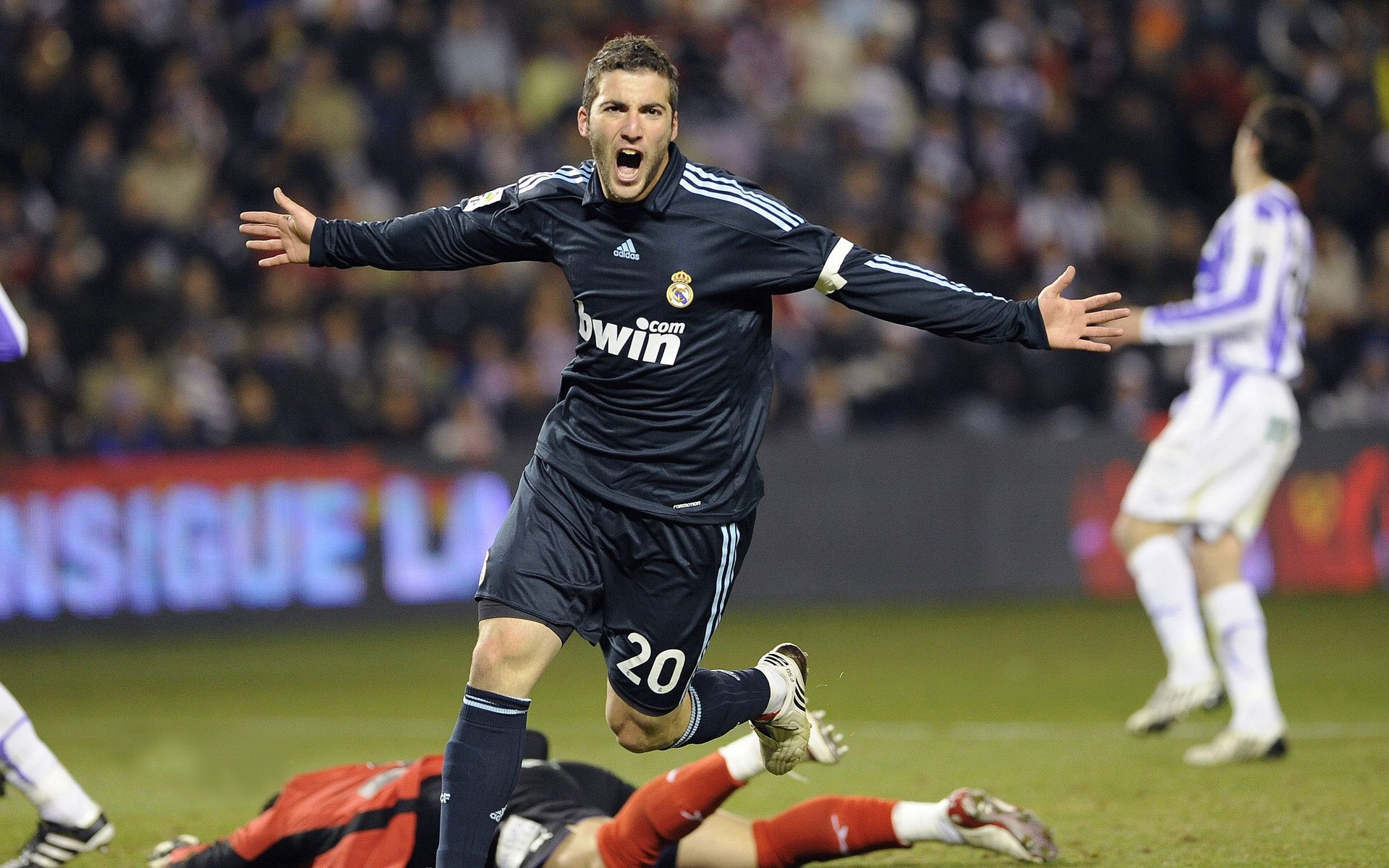 华体会登录网址-英超官方辅助决策系统正式启用，赛场判罚更科学，英超比赛机制